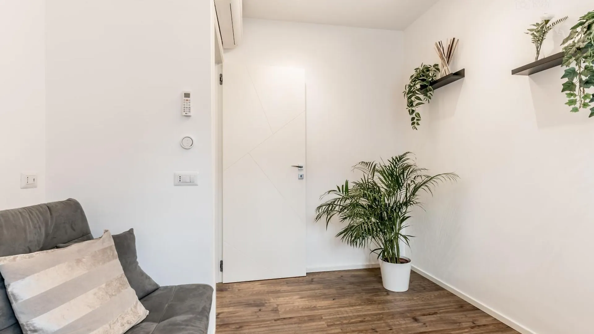 Ferienwohnung Loungefloor Metro A Netflix & Wi-Fi Rom 0*,